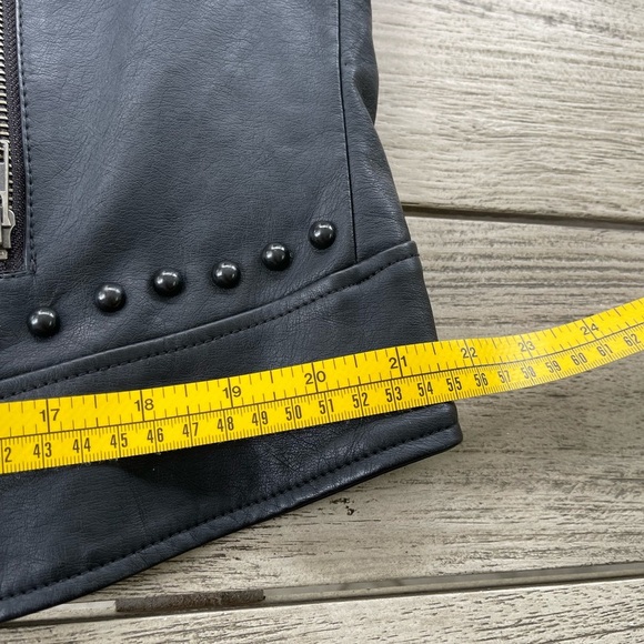 Torrid Black Moto Leather Jacket with Colorful Embroidery Womens Size 1 (14-16) - Picture 9 of 16